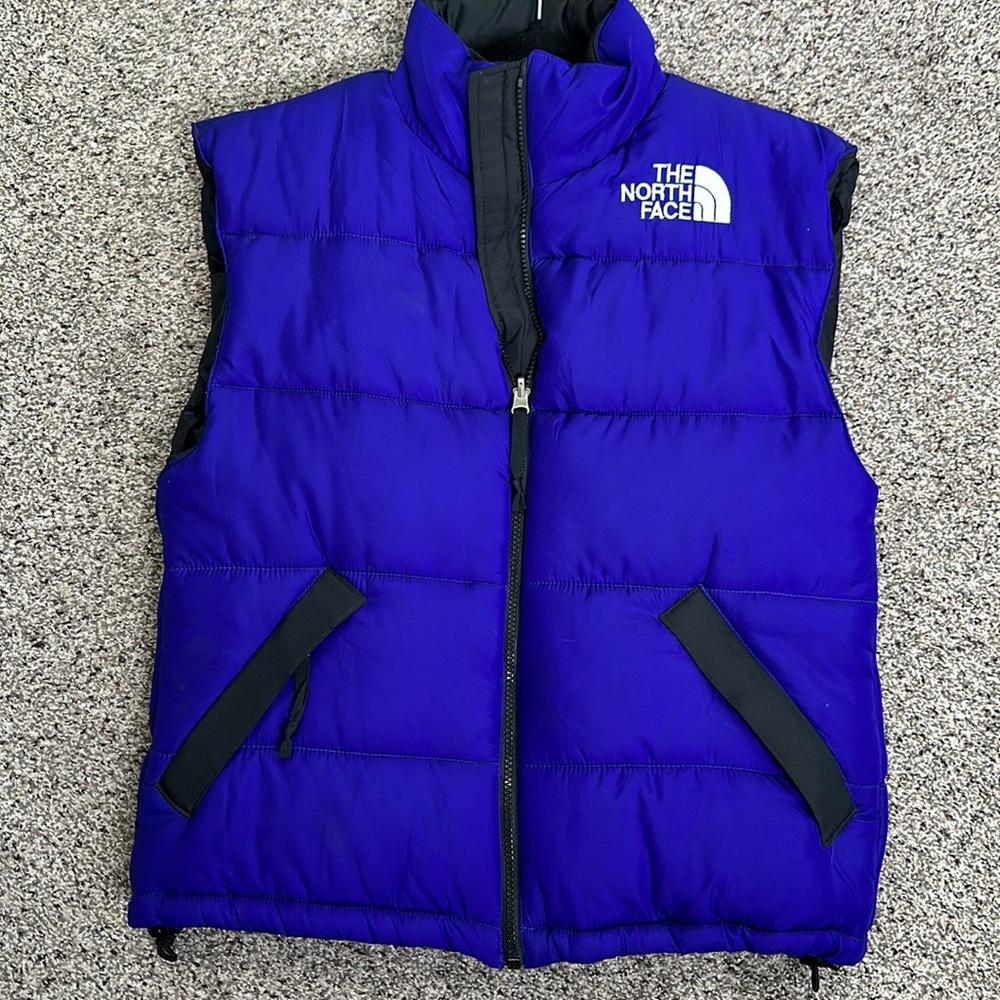 The north face woman purple puffer vest size Xsmall outdoors walking - Picture 7 of 11